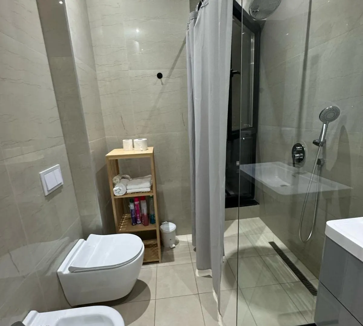 Xhm Apartment Tirana 0*,